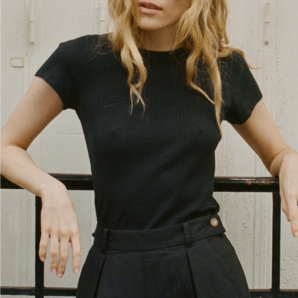 Doen Black Short Sleeve Top